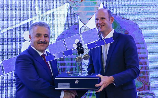 Turksat Transport, Maritime and Communication Minister Ahmet Arslan presenting a model satellite as a gift to Inmarsat CEO Rupert Pearce. 