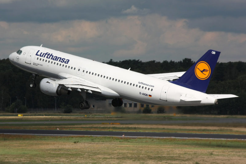 A Lufthansa A320 taking off