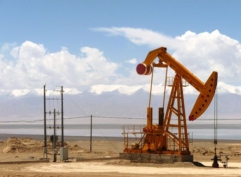 Oil well in Tsaidam Basin, China. Photo: Wikimedia.