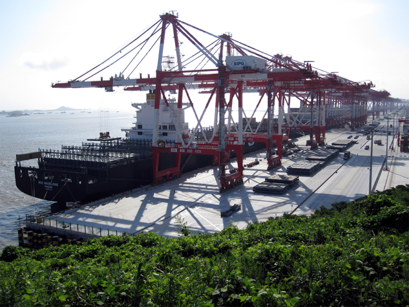 Container cranes at port. Photo: Wikimedia. 