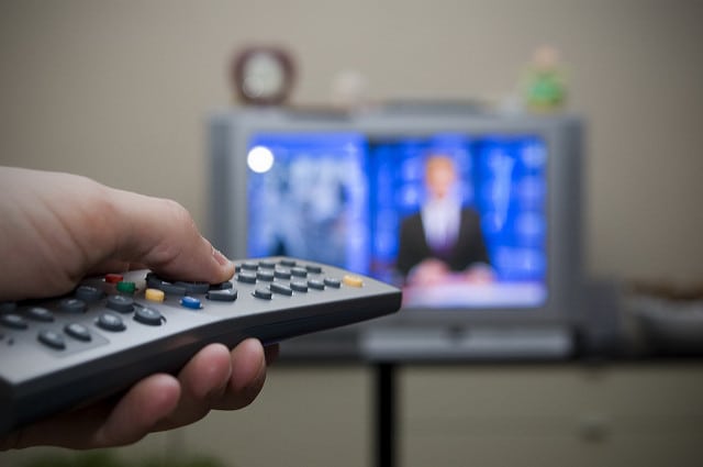 Watching TV in the evening. Photo: Flickr, flash.pro.