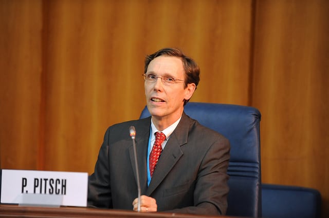 Peter Pitsch speaking at ITU GSR 2010, Dakar. Photo: ITU