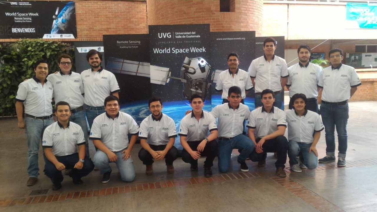 Universidad del Valle de Guatemala students who comprised the Phase 4 satellite development team. Photo: UVG.