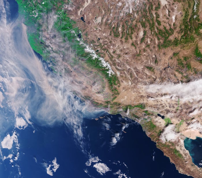 Captured by the Copernicus Sentinel 3 mission on Dec. 11 2017, this image shows flames and smoke from the fierce blazes devastating northwest Los Angeles in Southern California. The image combines data from the mission's SLSTR and OLCI instruments. Photo: ESA.