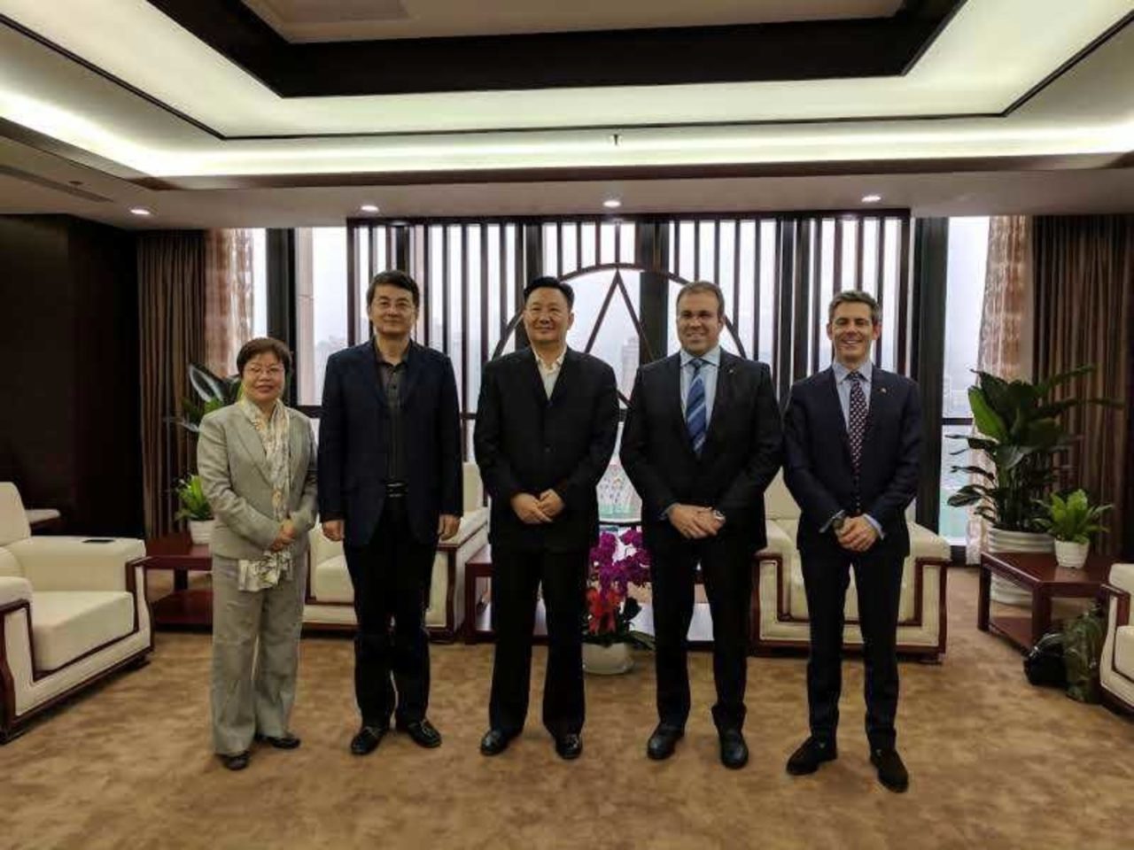Space View and Deimos Imaging leadership at the China Siwei Headquarters. L-R: Xu Lily, CEO at Space View; Zhao Jun, VP at China Siwei; Xu Wen, President at China Siwei; Fabrizio Pirondini, CEO at Deimos Imaging; Jamie Ritchie, business development director at Deimos Imaging and UrtheCast. Photo: Urthecast.