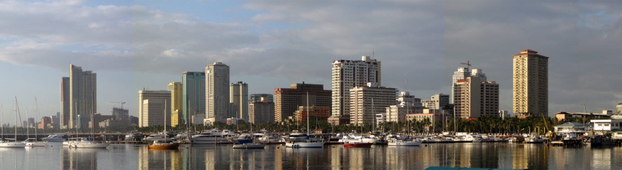 A panorama of the Manila skyline, taken from Harbour Square. Photo: Mike Gonzalez / Wikimedia Commons