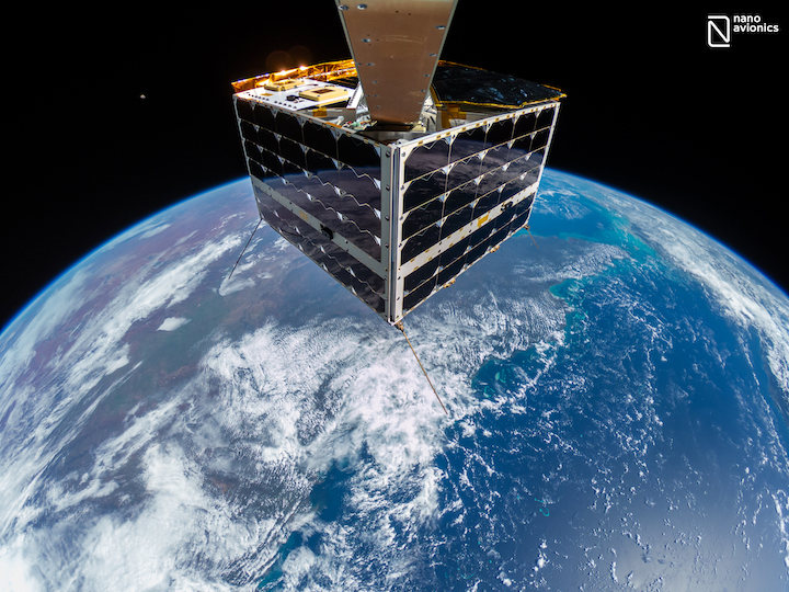 NanoAvionics registra un “selfie satellitare” ad alta risoluzione con una GoPro nello spazio