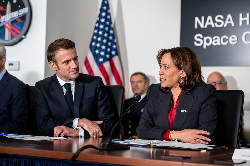 Vice President Kamala Harris meets with French President Emmanuel Macron at NASA Headquarters in Washington on Nov. 30, 2022. Photo: NASA/Keegan Barber