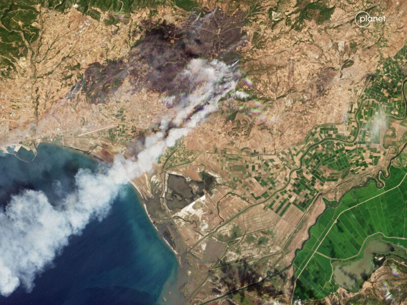 A PlanetScope image, taken on August 20, 2023, shows the smoke plumes from Wildfires in Greece outside the city of Alexandroupoli. Photo: Planet 