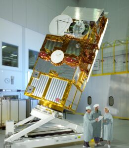 The ERS-2 satellite in the clean room before its launch. Photo: ESA 