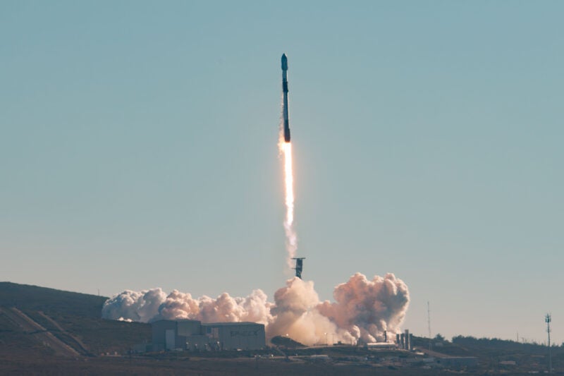 SpaceX Falcon 9 launches the SDA T1TL-C mission to low-Earth orbit from Space Launch Complex 4E at Vandenberg Space Force Base, Calif., Oct. 15., 2025. Photo: Space Force