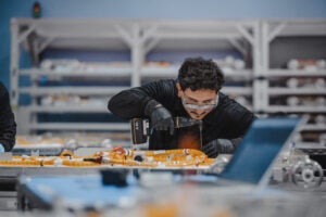 Amazon Hits 1,000 Sat Milestone; Blue Origin Bolsters Sat Manufacturing